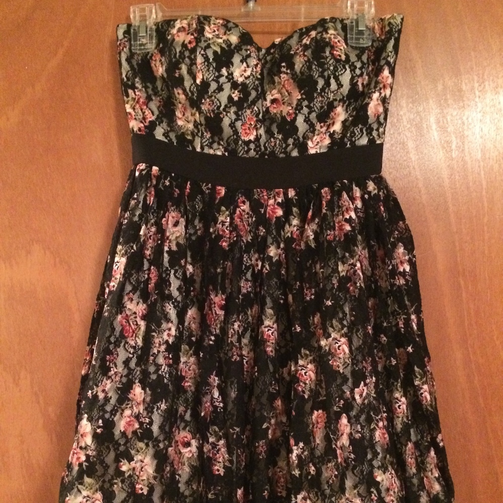 ModCloth MINUET Floral Lace Strapless party dress